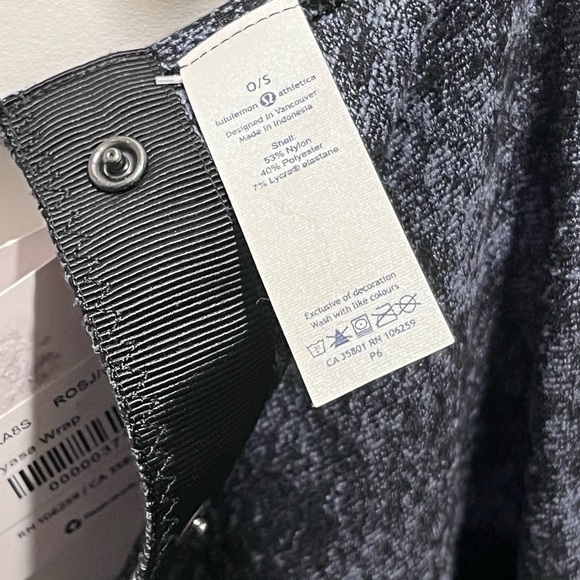 LULULEMON NWT AUTHENTIC VINYASA BLUE & BLACK COZY SOFT VERSATILE WRAP - Picture 13 of 16
